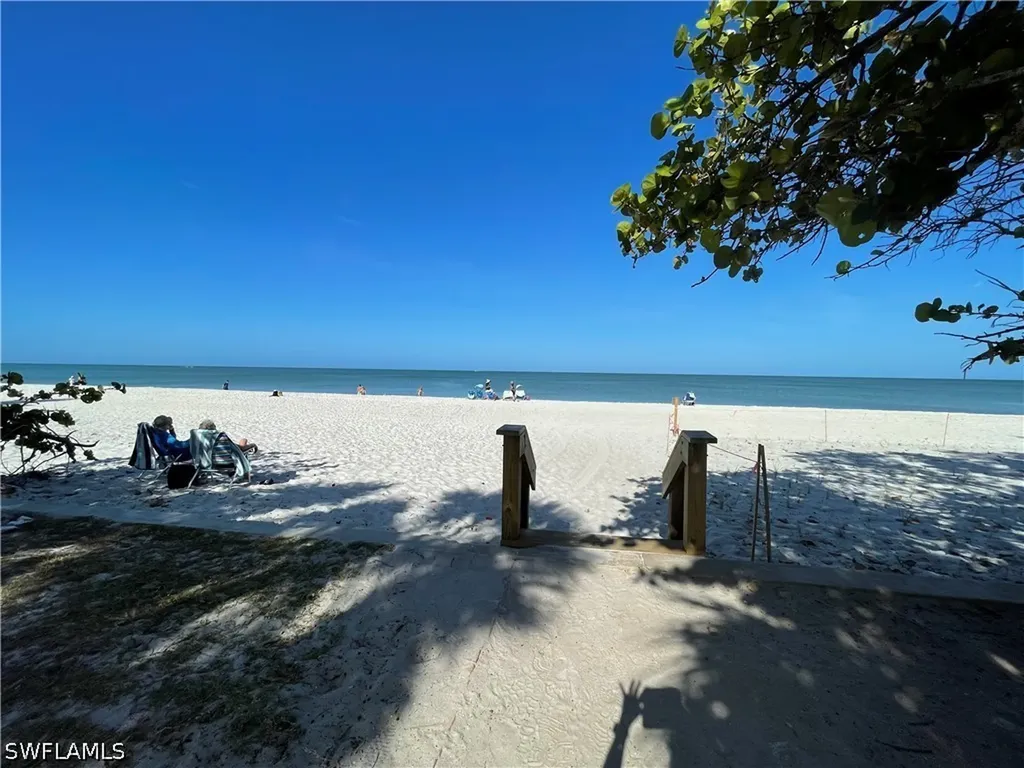 254 6th Avenue S Naples FL 34102-6531