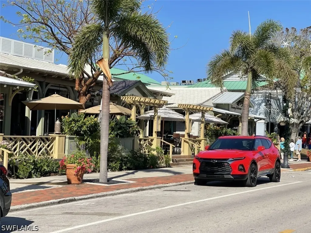 254 6th Avenue S Naples FL 34102-6531