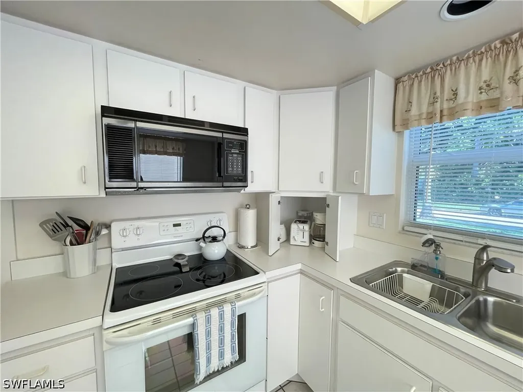 254 6th Avenue S Naples FL 34102-6531