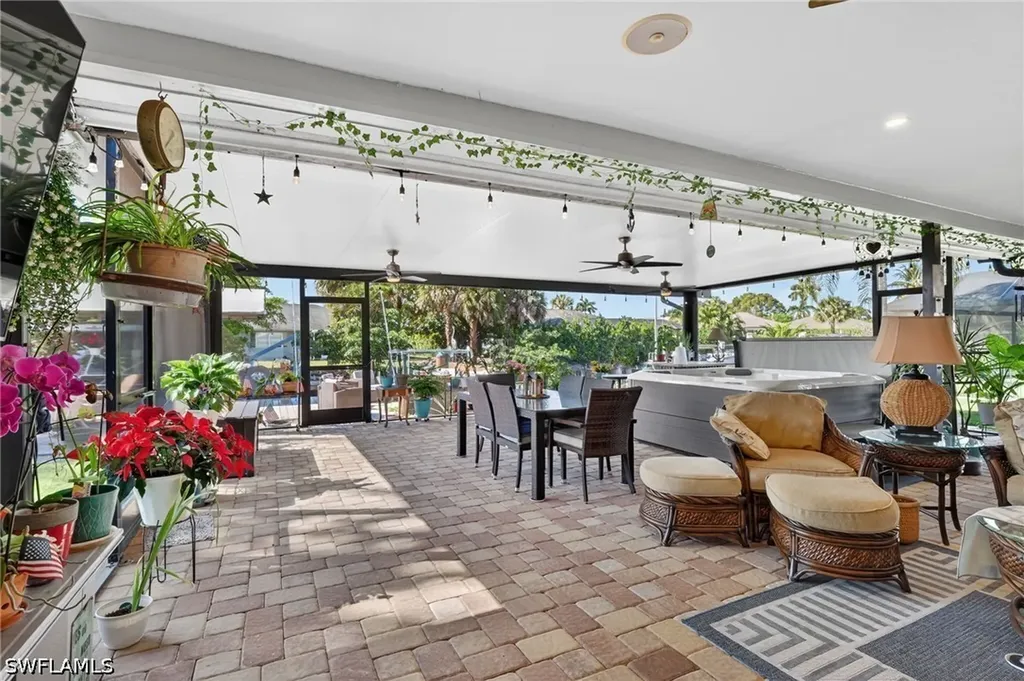2424 Longboat Drive Naples FL 34104