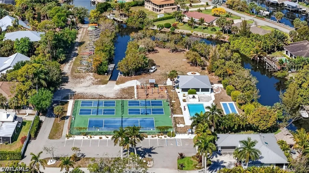 2424 Longboat Drive Naples FL 34104