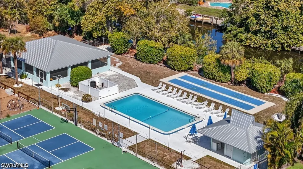 2424 Longboat Drive Naples FL 34104