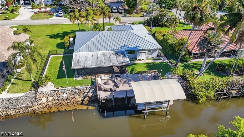 2424 Longboat Drive Naples FL 34104