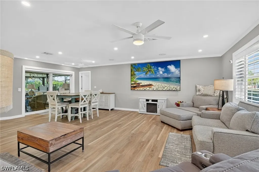 2424 Longboat Drive Naples FL 34104