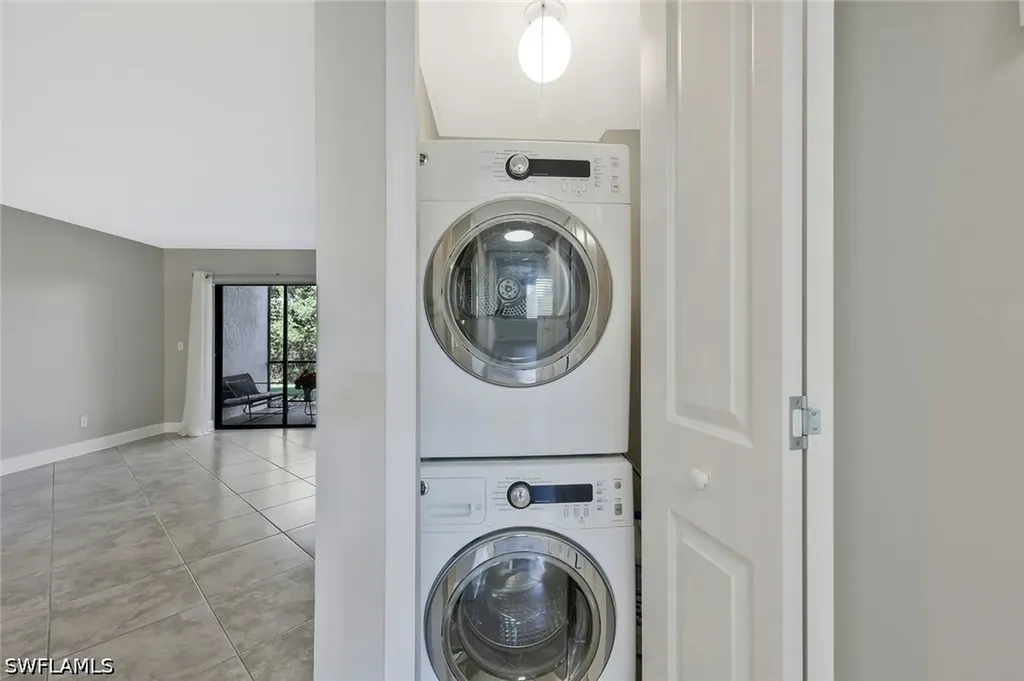 1211 Rosemary Court Naples FL 34103