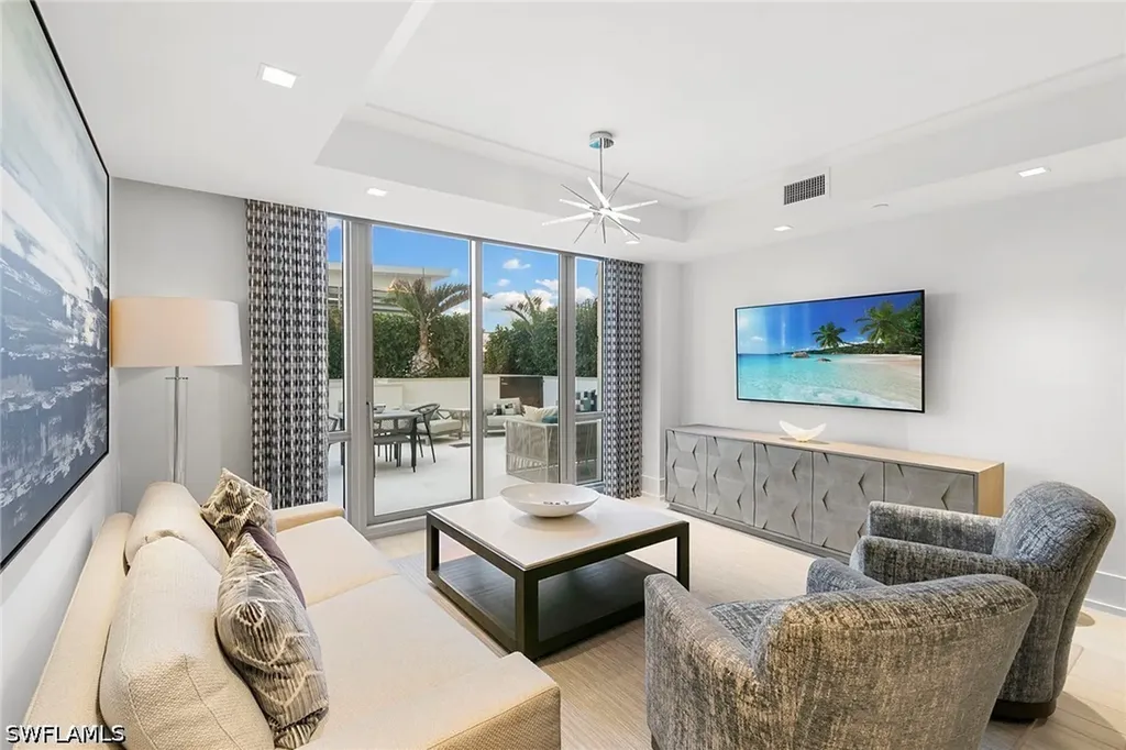 6897 Grenadier Boulevard Naples FL 34108
