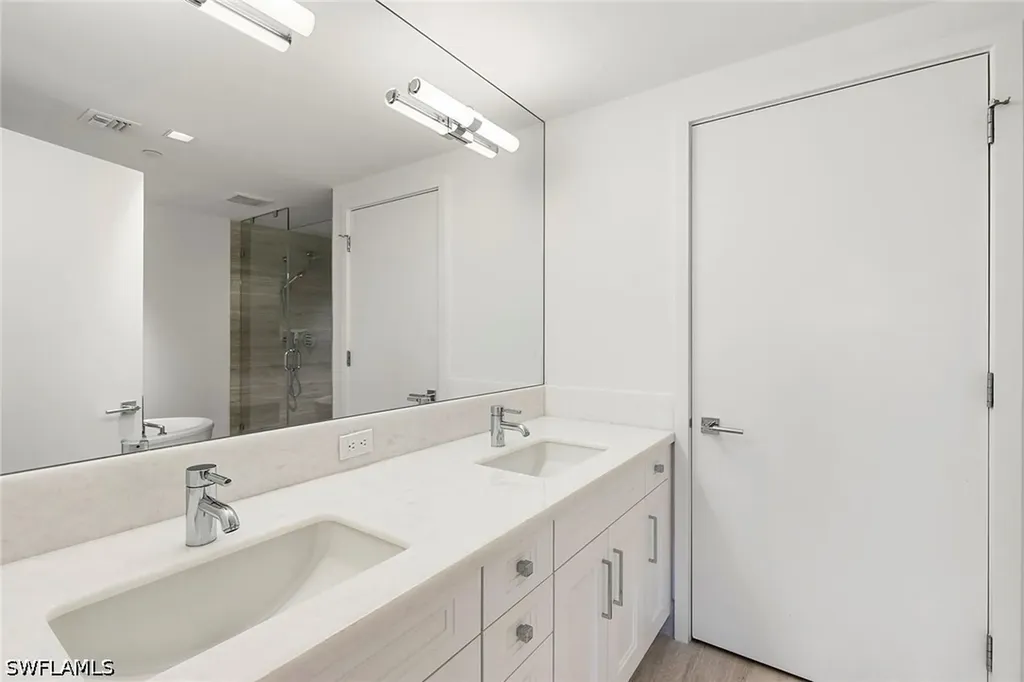 6897 Grenadier Boulevard Naples FL 34108