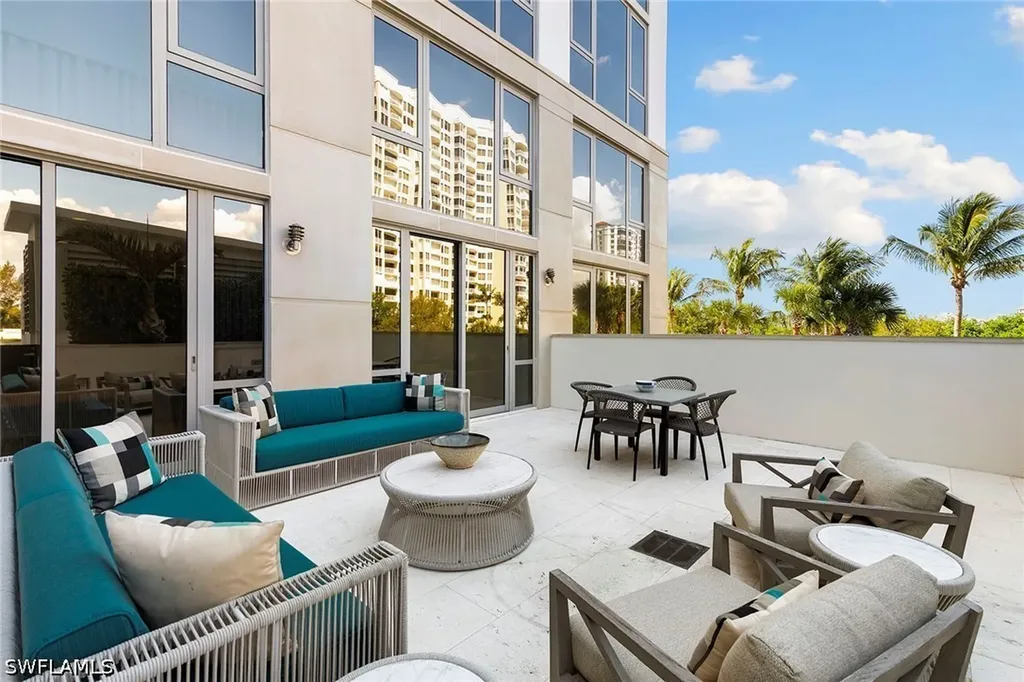 6897 Grenadier Boulevard Naples FL 34108