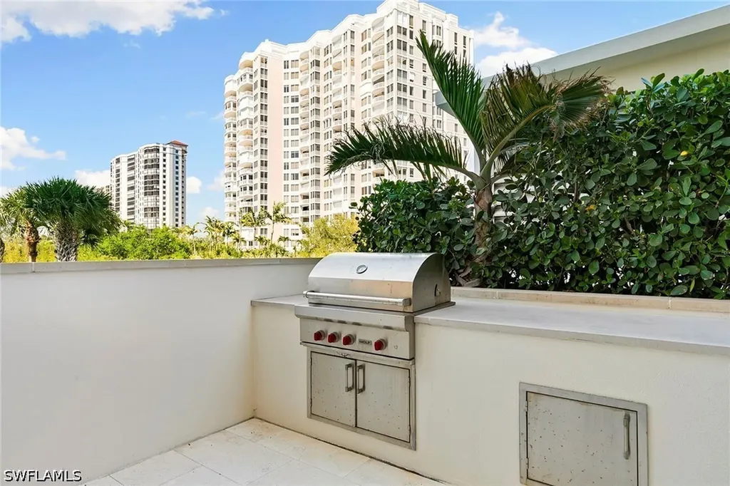6897 Grenadier Boulevard Naples FL 34108