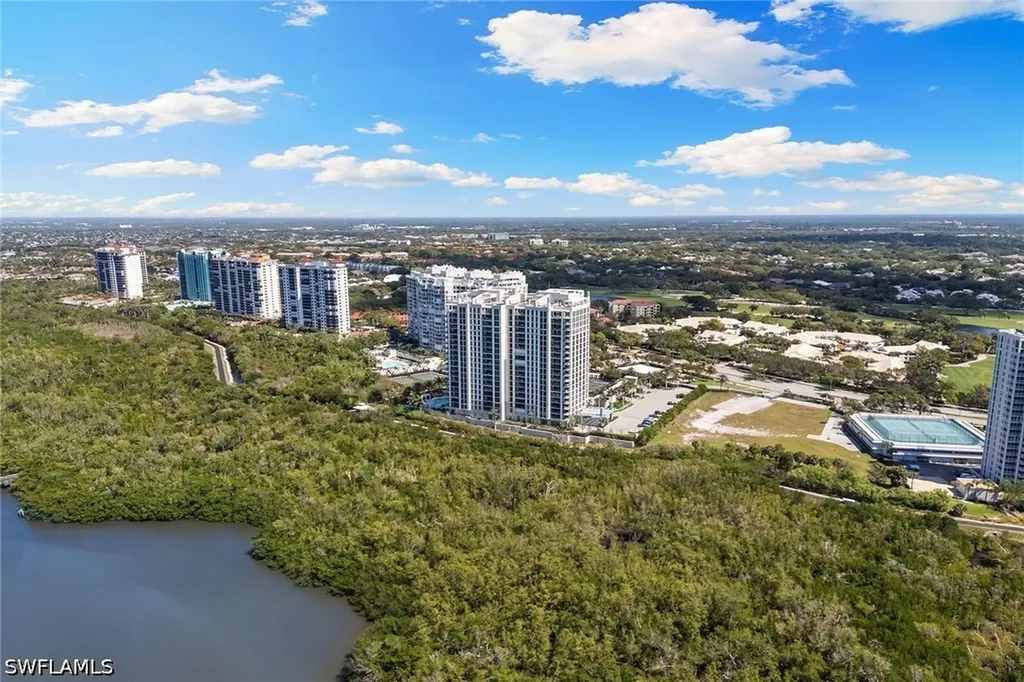 6897 Grenadier Boulevard Naples FL 34108