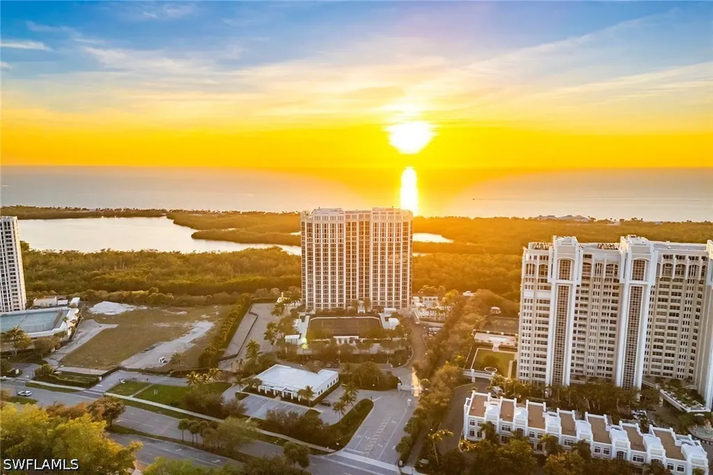6897 Grenadier Boulevard Naples FL 34108
