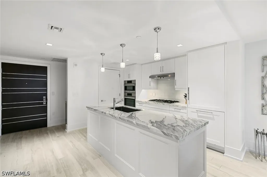 6897 Grenadier Boulevard Naples FL 34108