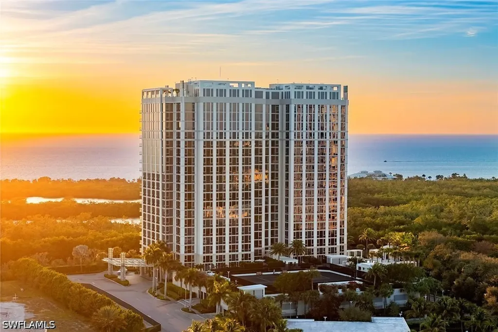 6897 Grenadier Boulevard Naples FL 34108