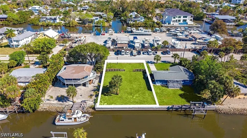 2754 Bayview Drive Naples FL 34112