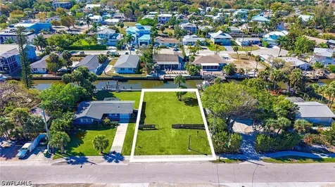 2754 Bayview Drive Naples FL 34112