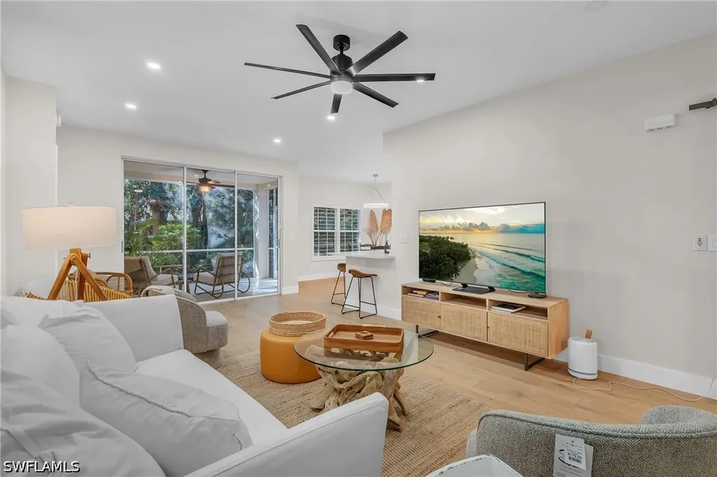 Naples FL, 1025 Egrets Walk Circle, Unit 103