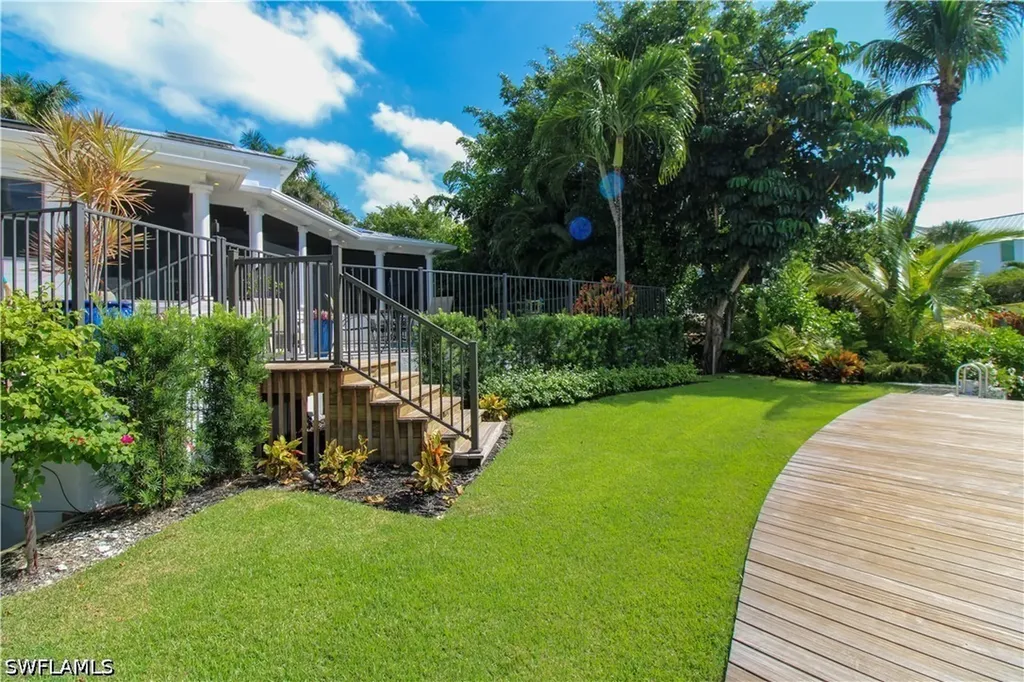 2150 Marina Drive Naples FL 34102