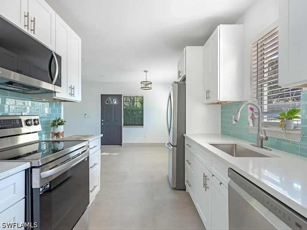 2836 Bayview Drive Naples FL 34112