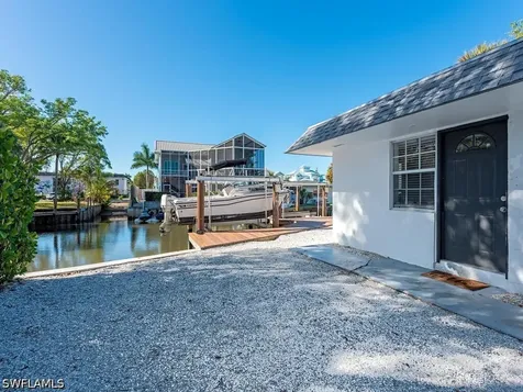 2836 Bayview Drive Naples FL 34112