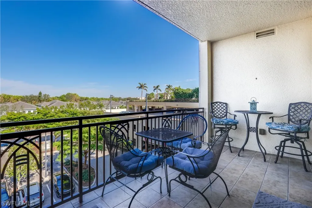 9115 Strada Place Naples FL 34108
