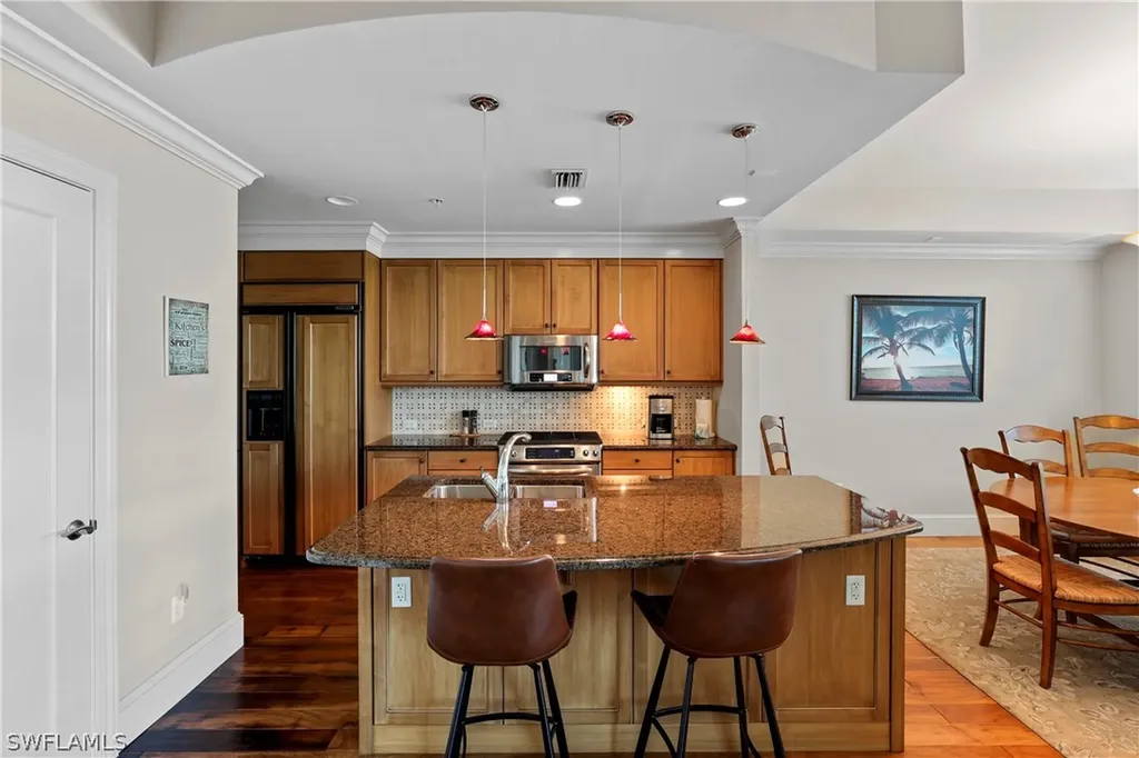 9115 Strada Place Naples FL 34108