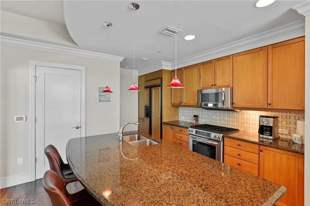 9115 Strada Place Naples FL 34108