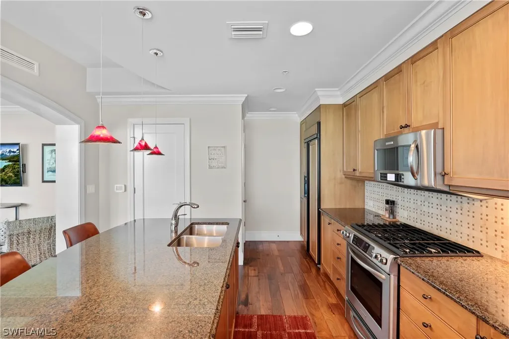 9115 Strada Place Naples FL 34108