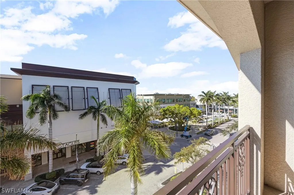 9123 Strada Place Naples FL 34108