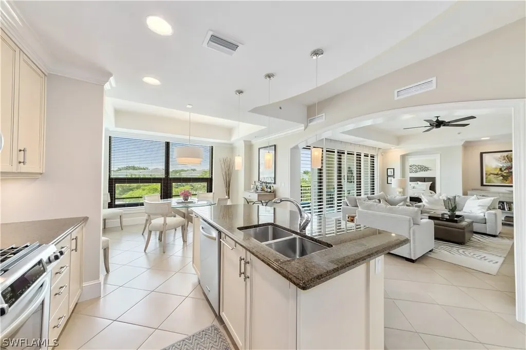 9123 Strada Place Naples FL 34108
