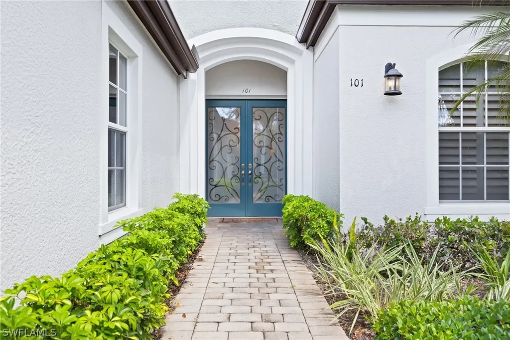 28571 Calabria Court Naples FL 34110