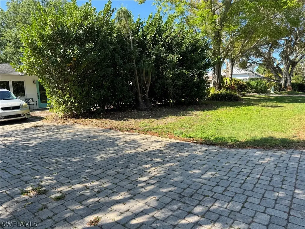 1180 Diana Avenue Naples FL 34103