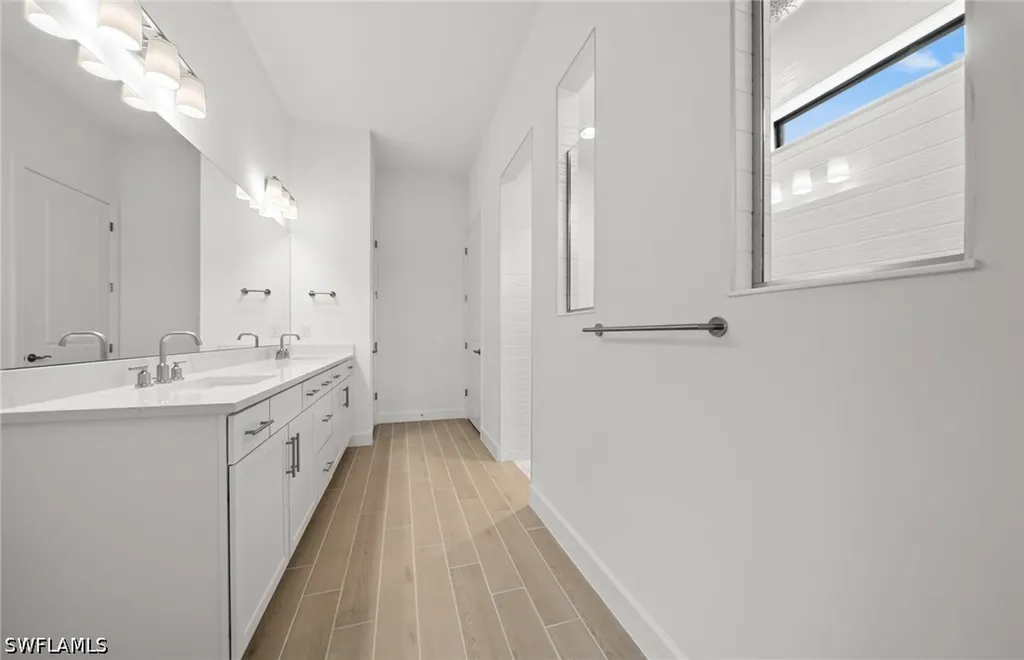 1992 Don Benito Way Naples FL 34120