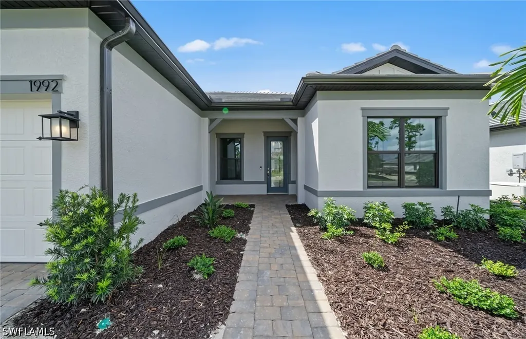 1992 Don Benito Way Naples FL 34120