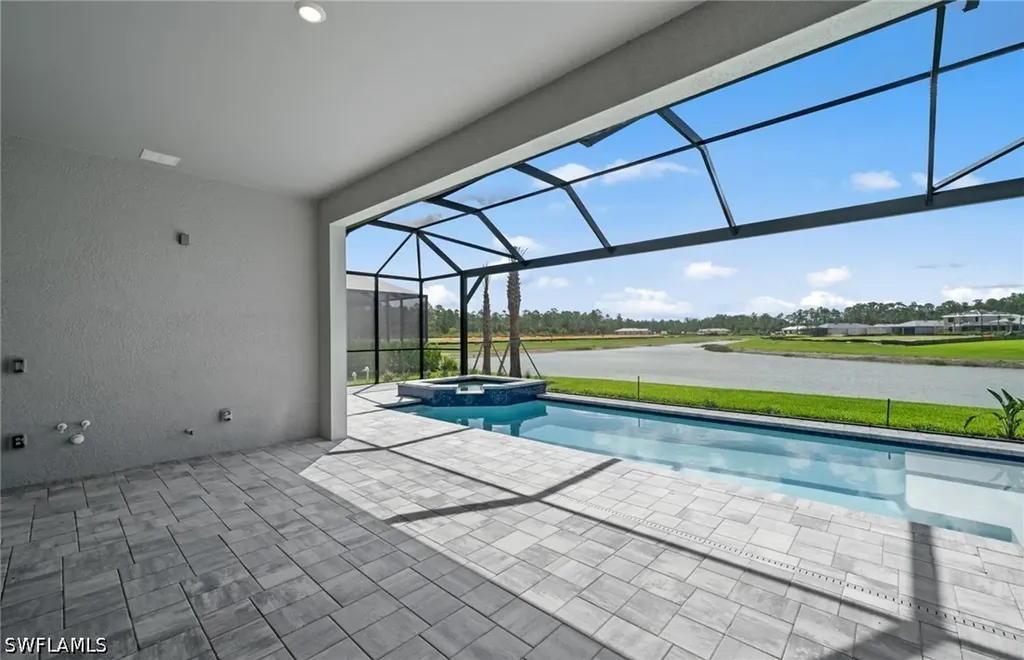 1992 Don Benito Way Naples FL 34120