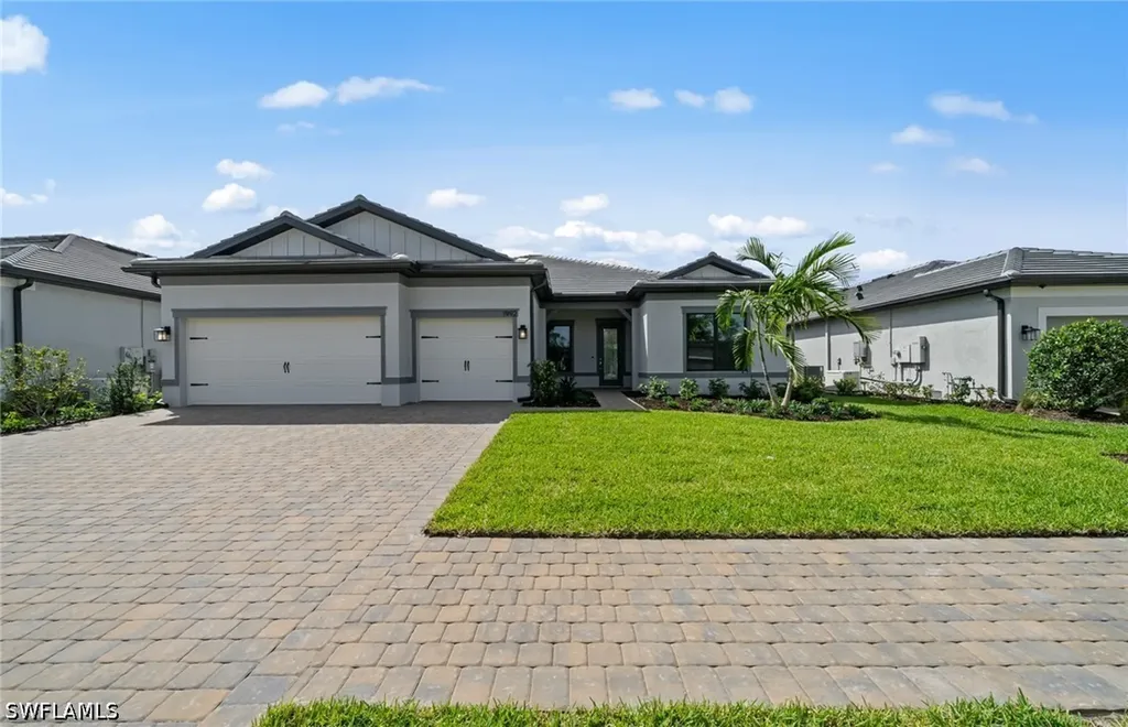 1992 Don Benito Way Naples FL 34120