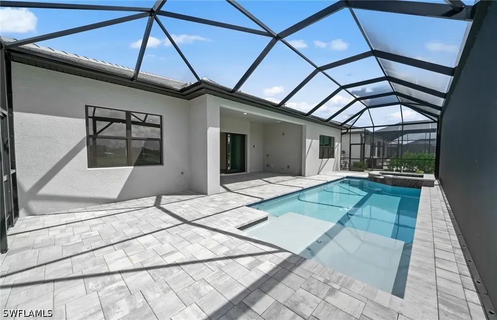 1992 Don Benito Way Naples FL 34120