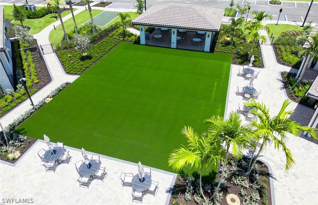 1992 Don Benito Way Naples FL 34120