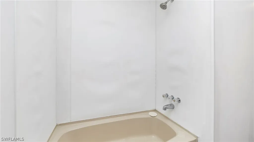 851 Manatee Road Naples FL 34114