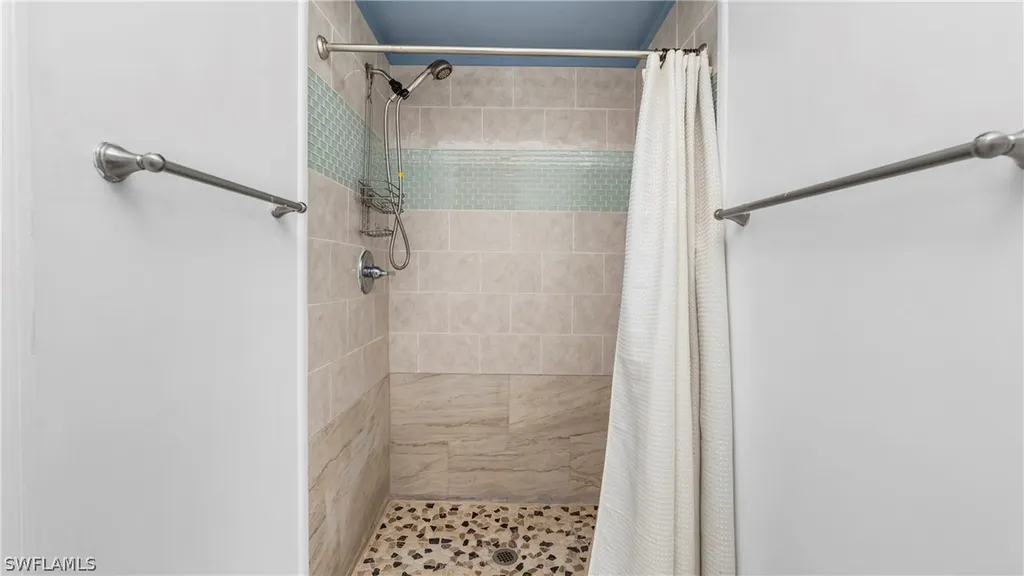 851 Manatee Road Naples FL 34114