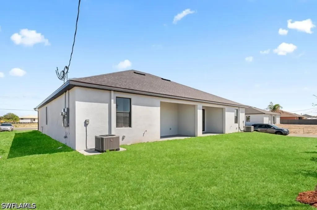 1542 NE 8th Place Cape Coral FL 33909