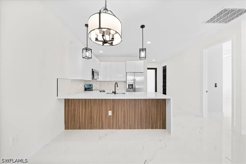 1542 NE 8th Place Cape Coral FL 33909