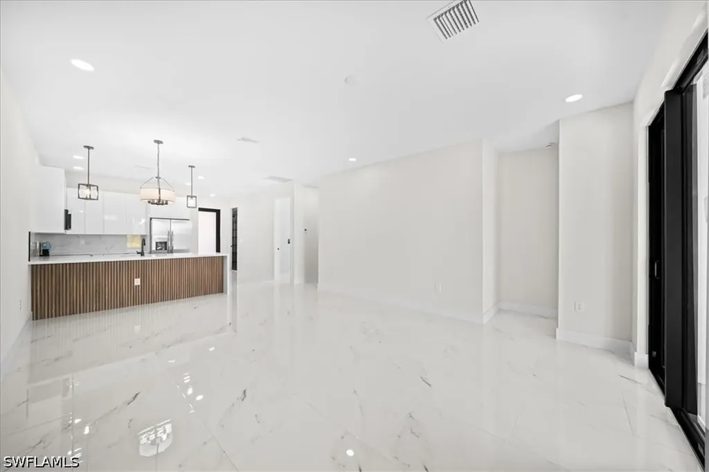 1542 NE 8th Place Cape Coral FL 33909