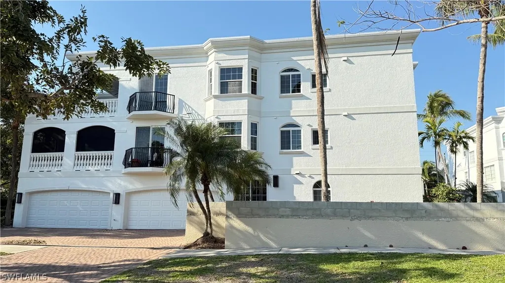 391 4th Street S Naples FL 34102