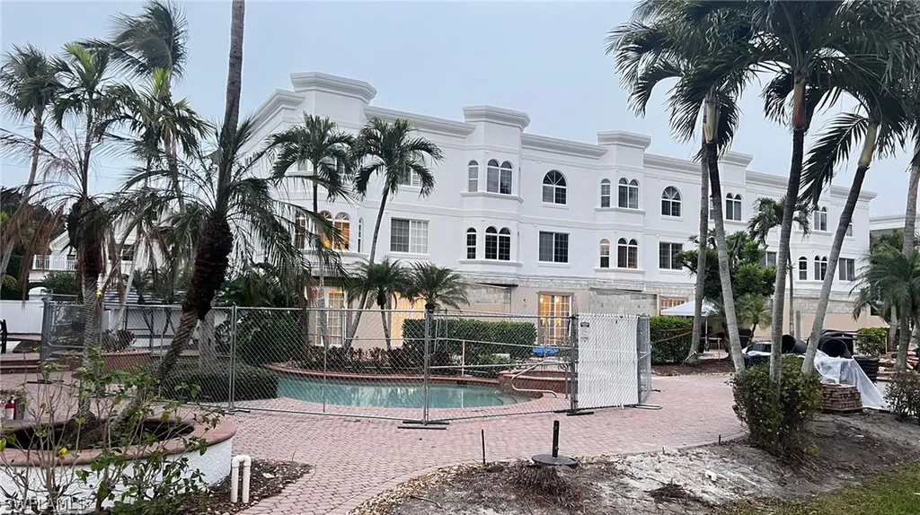 391 4th Street S Naples FL 34102
