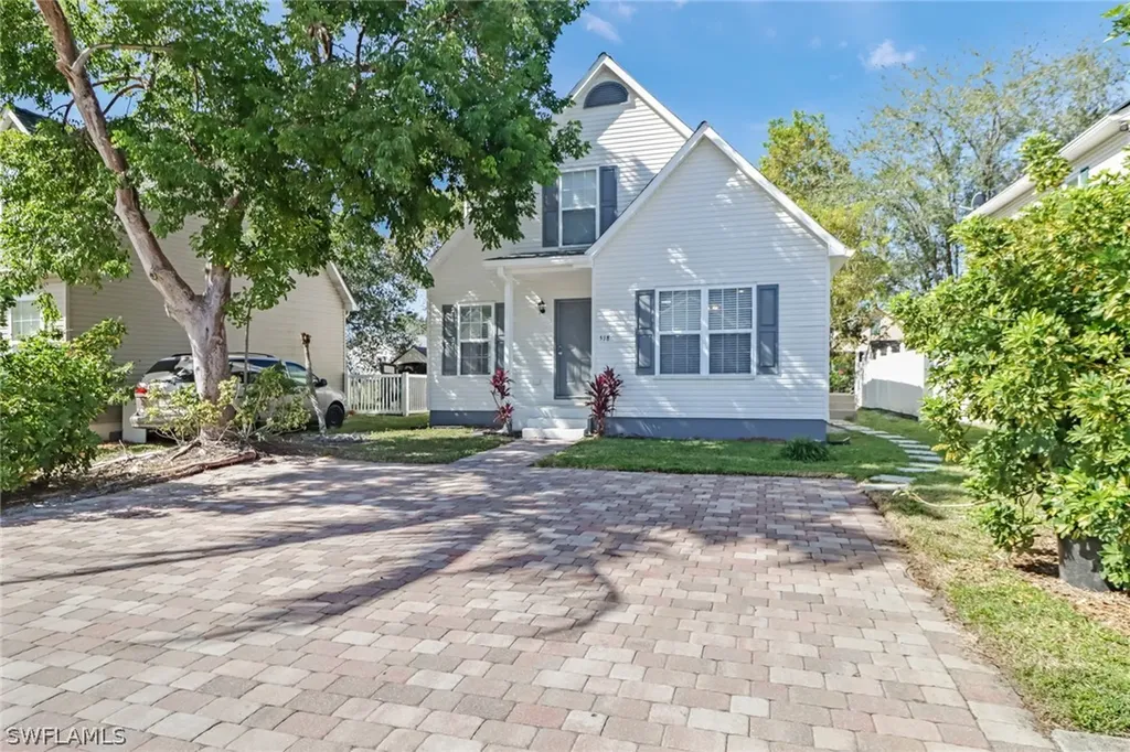 518 Leawood Circle Naples FL 34104