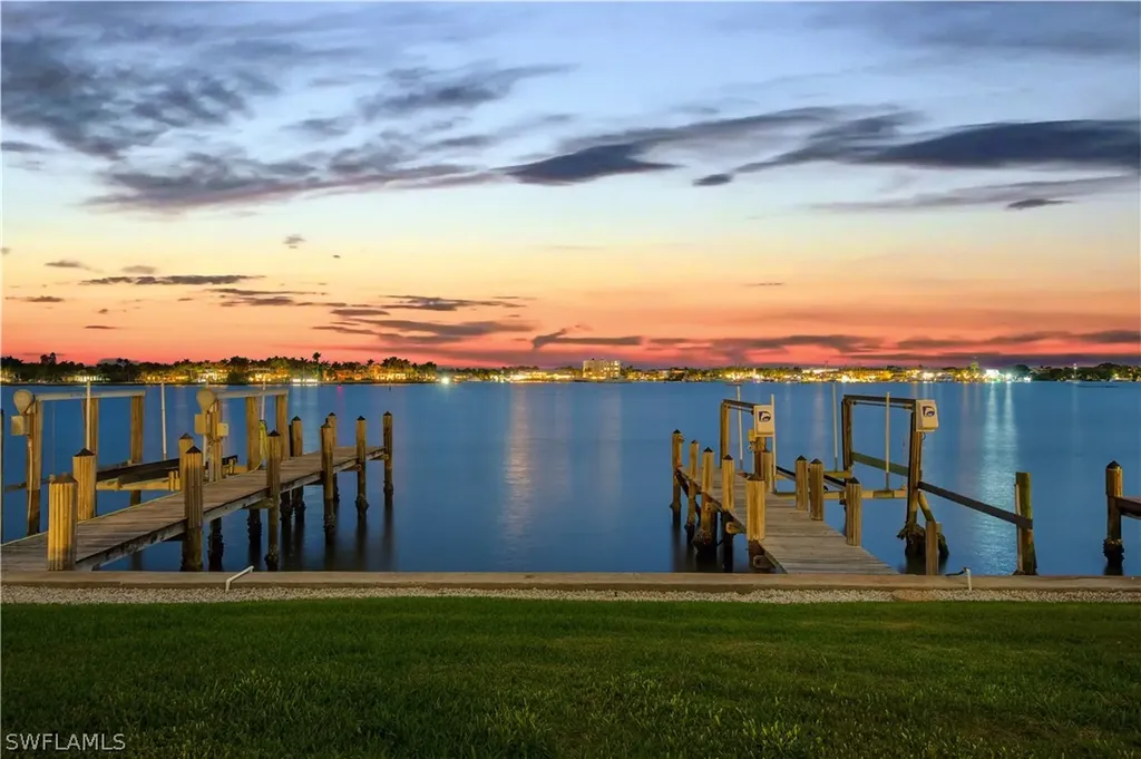 1535 Dolphin Lane Naples FL 34102