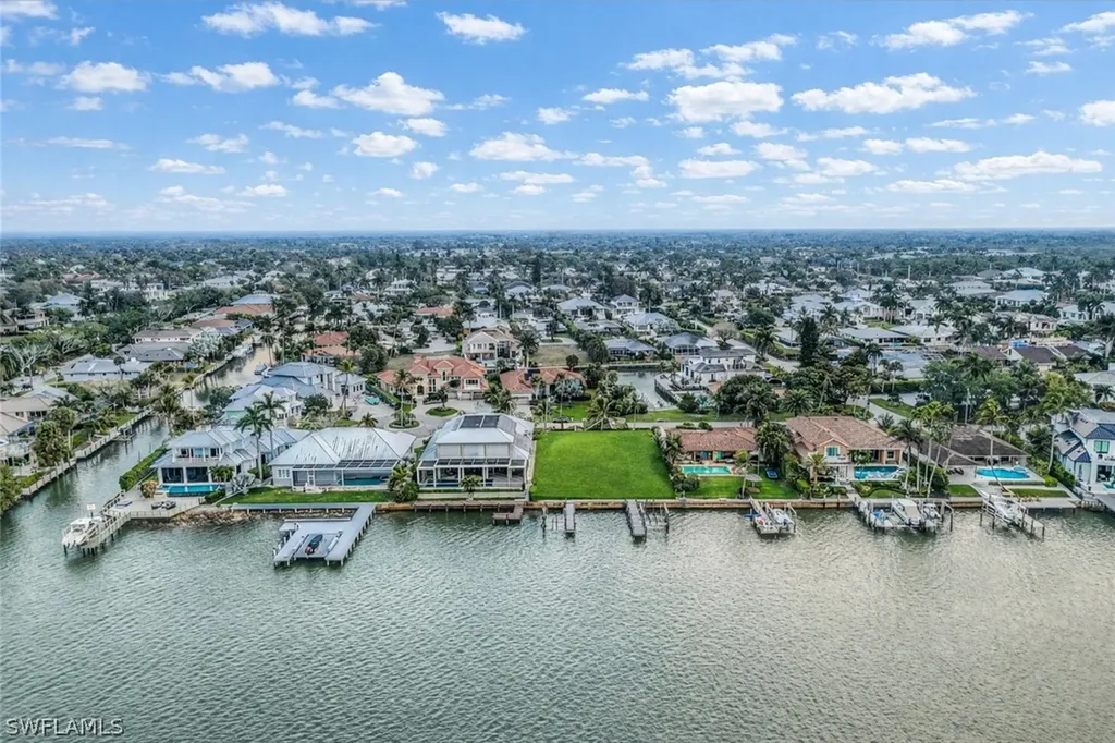 1535 Dolphin Lane Naples FL 34102