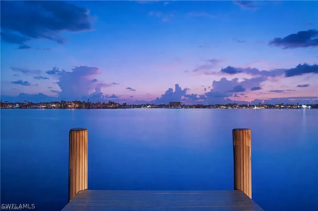 1535 Dolphin Lane Naples FL 34102