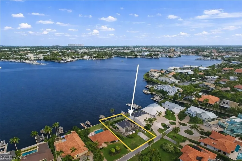 1535 Dolphin Lane Naples FL 34102