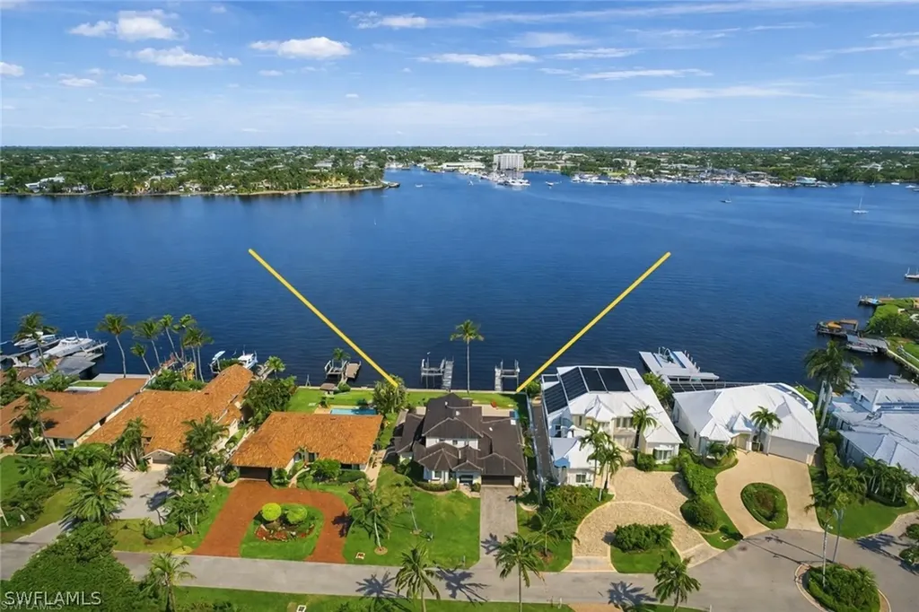 1535 Dolphin Lane Naples FL 34102